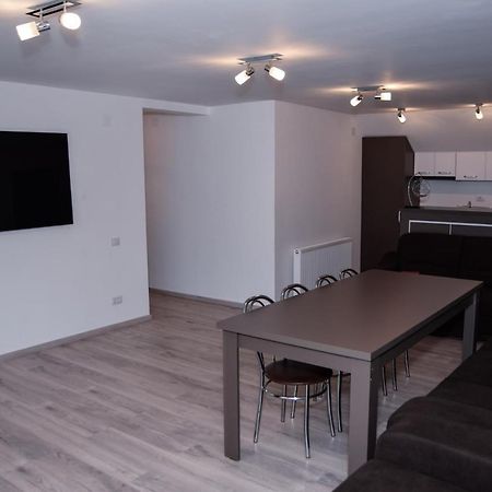 ホテル New House Curtea de Argeş エクステリア 写真