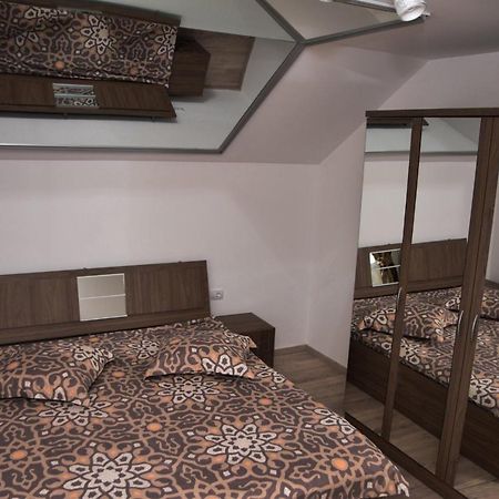 ホテル New House Curtea de Argeş エクステリア 写真