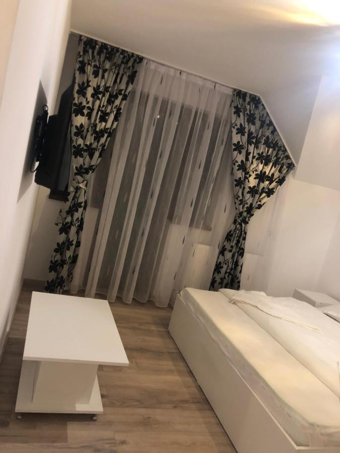 ホテル New House Curtea de Argeş エクステリア 写真
