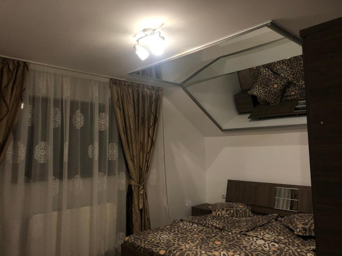 ホテル New House Curtea de Argeş エクステリア 写真