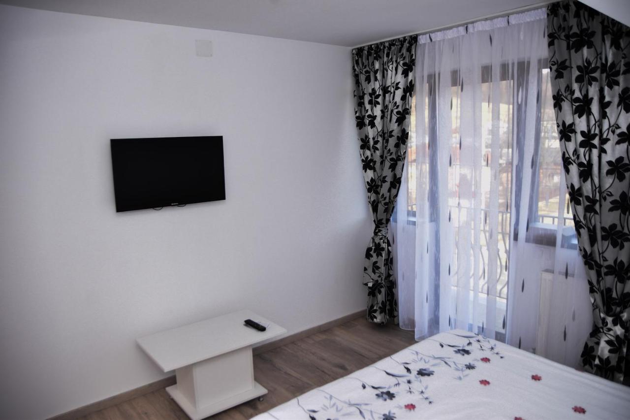 ホテル New House Curtea de Argeş エクステリア 写真