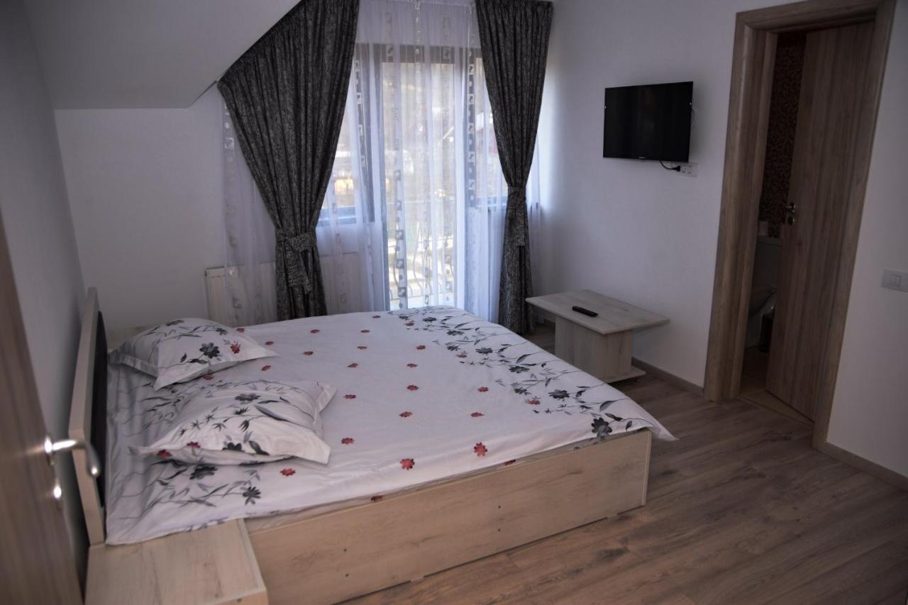 ホテル New House Curtea de Argeş エクステリア 写真