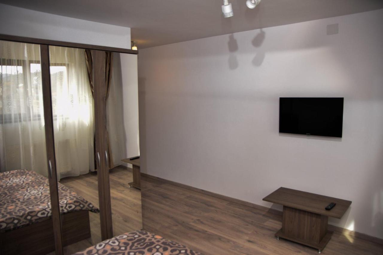ホテル New House Curtea de Argeş エクステリア 写真